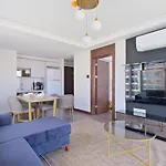 Air By Newinn Apartment *
