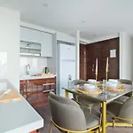 Air By Newinn Apartment