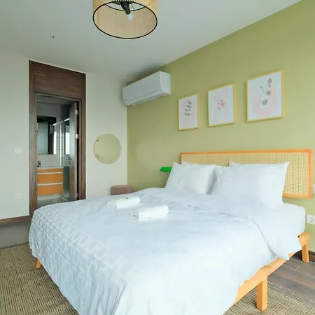 Air By Newinn Apartment
