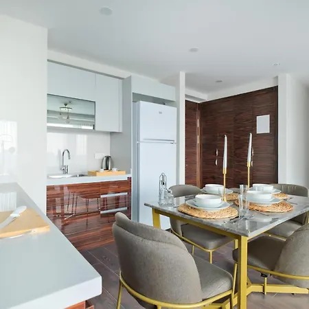 Air By Newinn Apartment