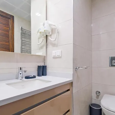 Air By Newinn Apartment *
